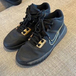 Nike Kyrie Irving Basketball Shoes